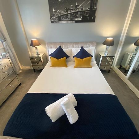 The Brook House - Spacious 3 Bed Home From Home In Burton Buitenkant foto