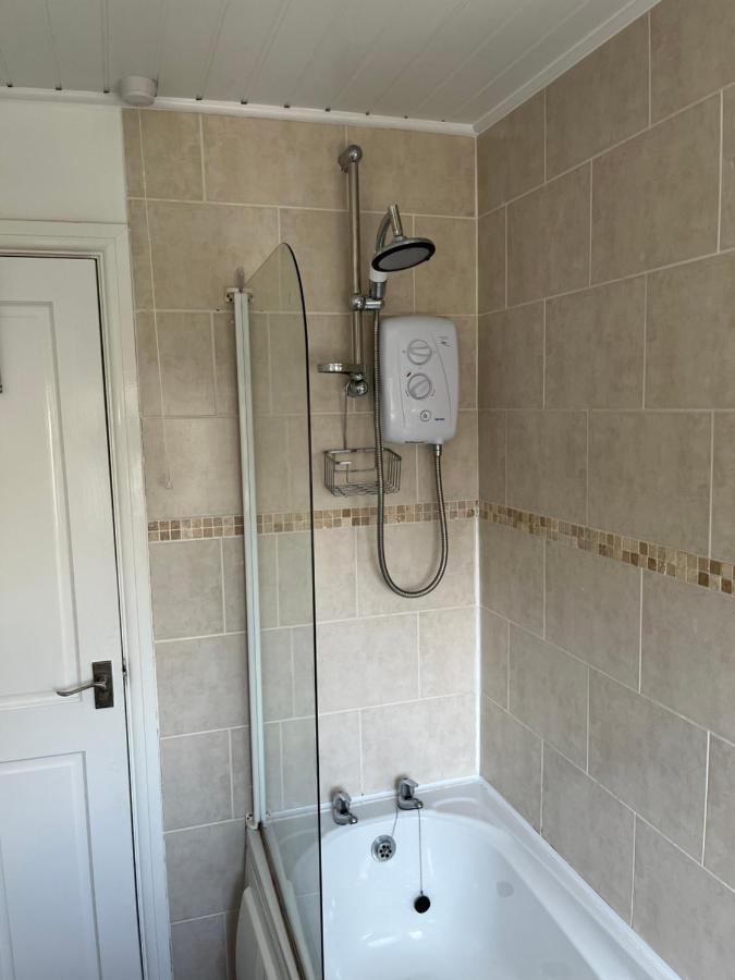 The Brook House - Spacious 3 Bed Home From Home In Burton Buitenkant foto