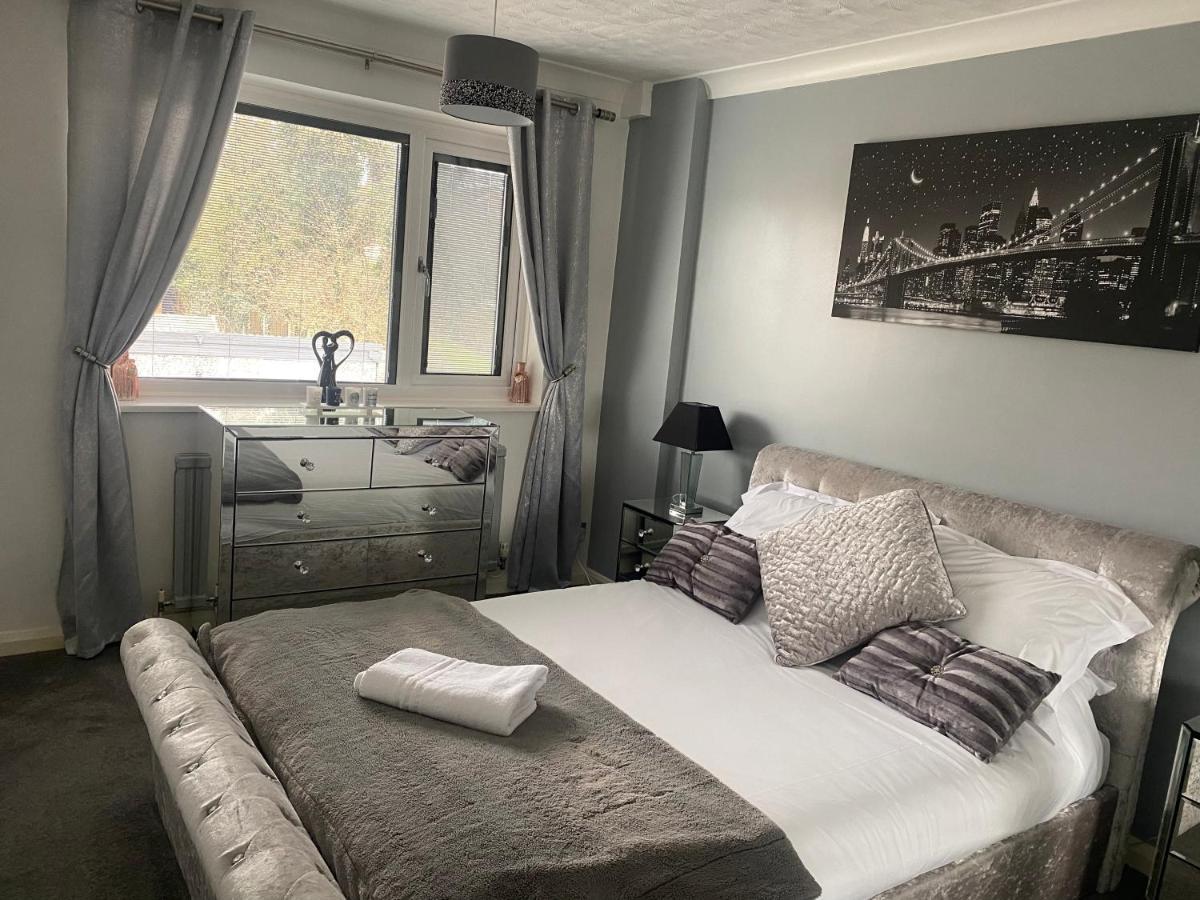 The Brook House - Spacious 3 Bed Home From Home In Burton Buitenkant foto