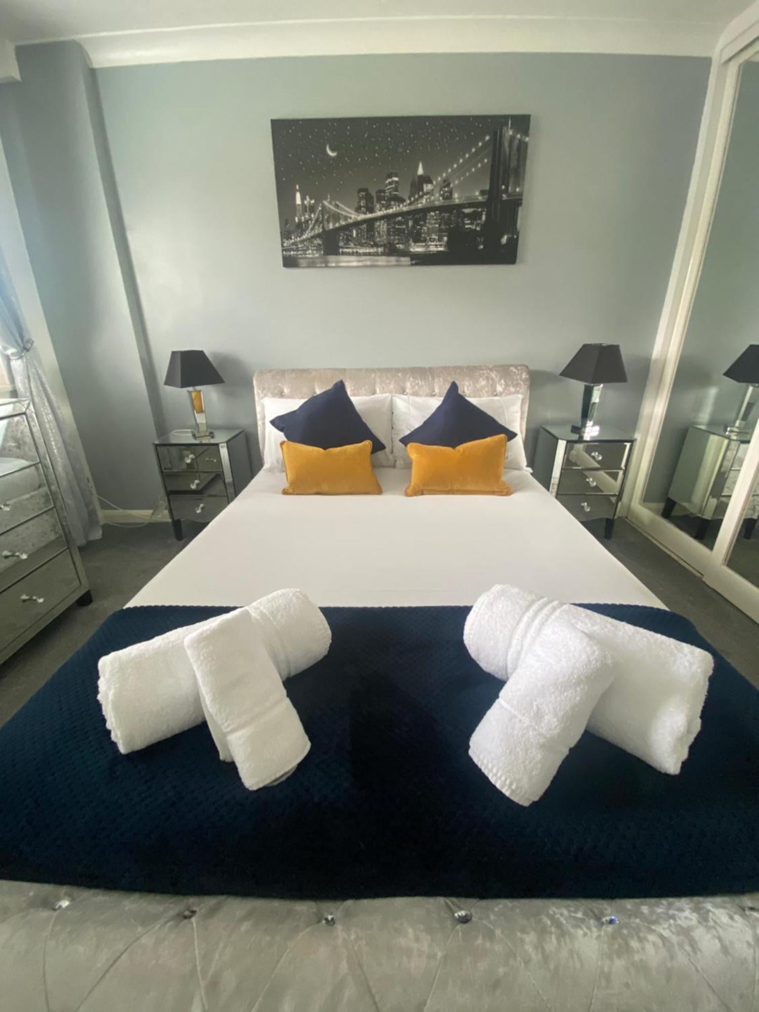 The Brook House - Spacious 3 Bed Home From Home In Burton Buitenkant foto