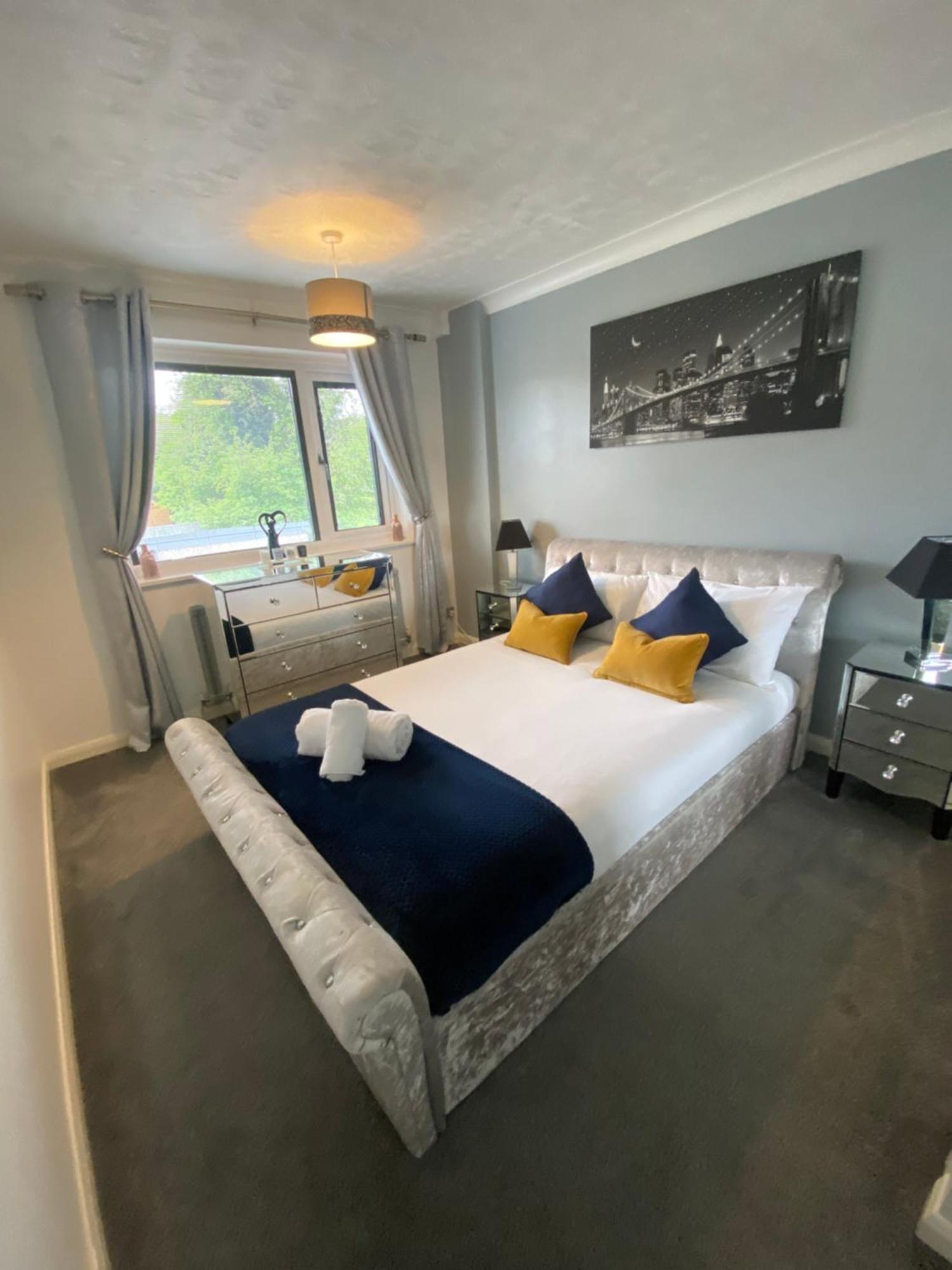 The Brook House - Spacious 3 Bed Home From Home In Burton Buitenkant foto